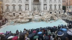 Tourists to face €2 fee to get near Rome's Trevi Fountain