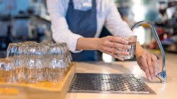 Hotel that refused to give tourist tap water acted lawfully, Italian court rules