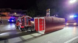 Tourist train overturns and injures 17 during Cártama tapas festival