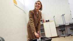 Iceland votes against restarting talks on joining EU