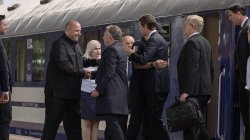 Zelensky says he expects war to continue into winter after talks with US envoys