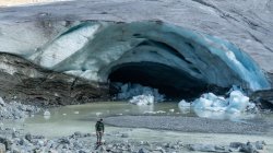 Swiss glaciers suffer 'disastrous' year of ice loss, threatening water supplies