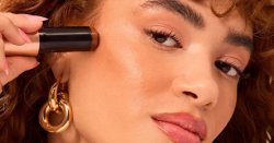 ‘Favourite bronzer ever’ for mature skin ‘lasts all day’ is £7 but ‘feels high end’