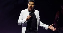 Lionel Richie rushed to hospital as medics called for help at concert