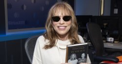 Carly Simon announces tragic Parkinson's diagnosis and cancer battle