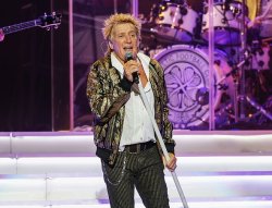 Rod Stewart rushed to hospital as he suddenly pulls out of concert