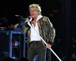 Rod Stewart issues huge tour announcement after health battle as fans devastated