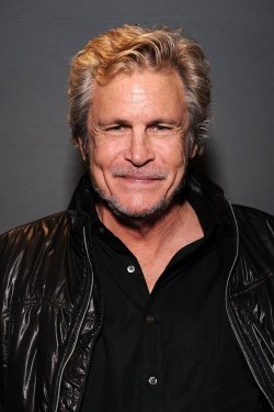 Michael Kearns dead: Hollywood star dies aged 76 as tributes pour in