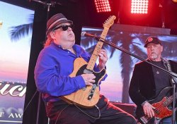 Beloved rock star dies 'suddenly' after heart attack on tour
