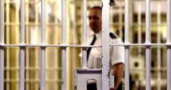 'Exodus' of prison officers amid warnings of threats to safety