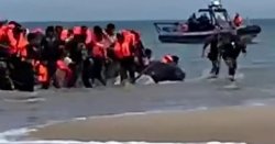 French police under investigation after allegedly slashing migrant boat near Calais