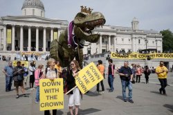 Furious anti-monarchy protestors to target Buckingham Palace - 'not my King!'