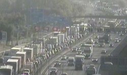 M25 traffic LIVE: Dartford crossing chaos as crash blocks motorway - lanes closed