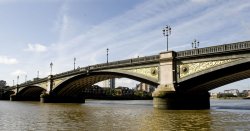 Bus driver rushed to hospital by air ambulance after ‘serious assault’ on Battersea Bridge