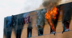 Horror fire erupts at Malaga hotel as blaze spreads through rooms - tourists evacuated