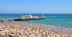 Bournemouth beach pier shut after police 'attacked' in huge heatwave brawl