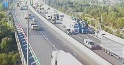 M25 traffic LIVE: Motorway closed near Romford, Essex after horror crash near Junction 27