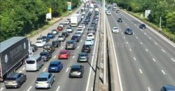 M25 traffic LIVE: 'Overturned vehicle' cause delays on major motorway