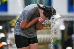 Met Office issues heatwave verdict as 2 UK areas to bake in 36C