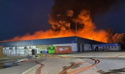 Harwich fire LIVE: Smoke billows over Essex town as people urged 'keep doors shut'