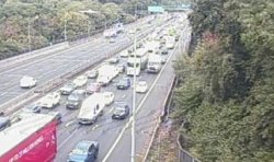 M25 traffic LIVE: Emergency services rush to serious crash - severe delays