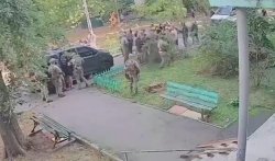 Three injured as Ukraine's top intelligence agencies 'shoot at each other' in Kyiv