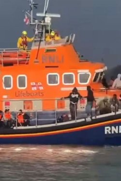 Emergency services s<b class='text-danger'>warm</b> UK ferry port as 'chaos' erupts and area is shut down