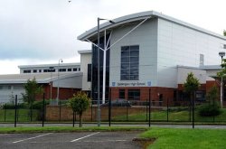 'Bomb threats' made to UK school as cops use sniffer dogs to swarm grounds