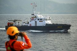 Huge ship carrying 240 people <b class='text-danger'>van</b>ishes in tourist hotspot as major search launched