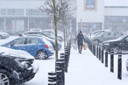 UK households urged to buy 6 food items before Polar Vortex snow