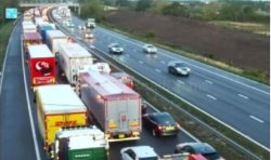 M4 traffic LIVE: Closure chaos near Swindon after lorry crashes into central reservation
