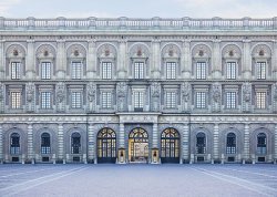 Stockholm horror as police shoot armed man outside Royal Palace