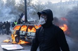 France riots: Widespread looting and hundreds arrested - 'clear desire' to attack
