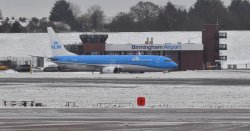 Storm Goretti snowbomb closes major UK airport as weather travel advice issued