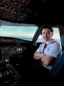 Pilot reveals one thing they do on every flight that 'no passengers ever see'