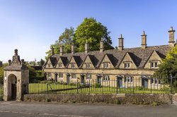 Beautiful town with Britain's best farm shop is the ‘perfect country escape’ this autumn