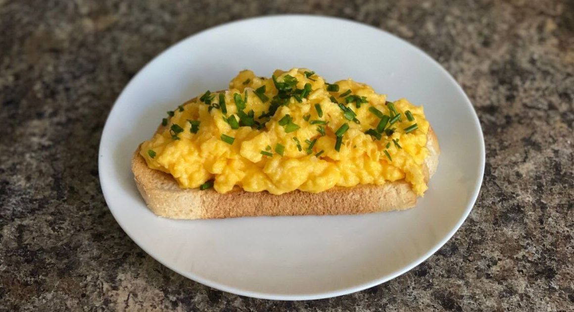 Chef shares how to cook prefect creamy scrambled eggs in two minutes – needs 89p item