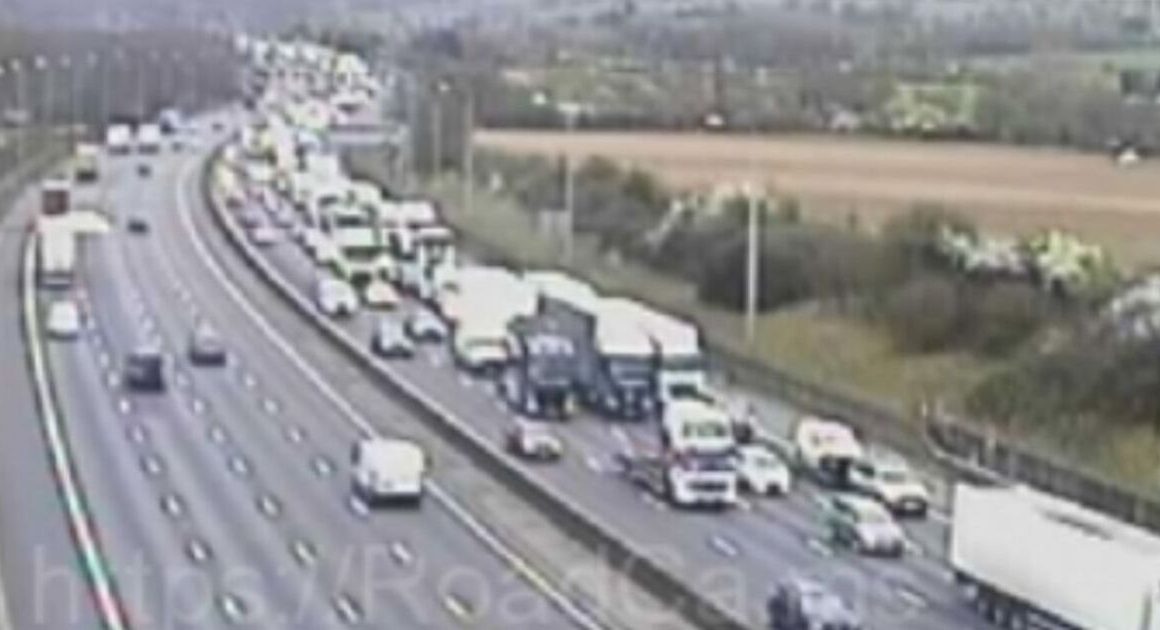 M25 crash LIVE: Traffic chaos on UK motorway after huge lorry crash | UK | News