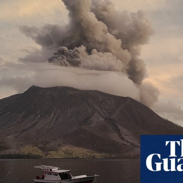 Indonesia volcano: thousands evacuated amid spreading ash and tsunami fears | Indonesia