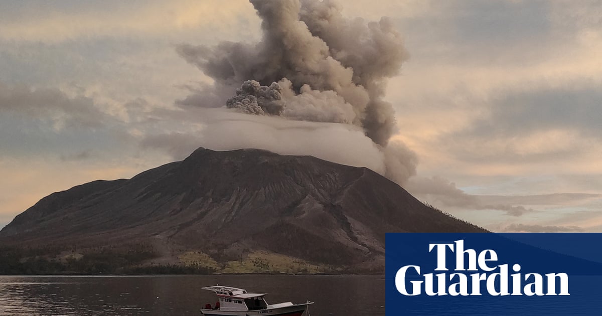 Indonesia volcano: thousands evacuated amid spreading ash and tsunami fears | Indonesia