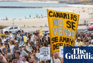 Tens of thousands protest against Canary islandsâ âunsustainableâ tourism model | Spain