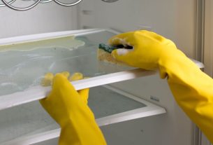 Target black mould in fridge effectively using common cleaning items