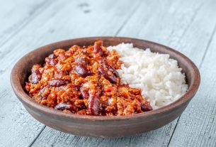 Jamie Oliver’s microwave chilli con carne is ‘delicious’ and cooks in 45 mins
