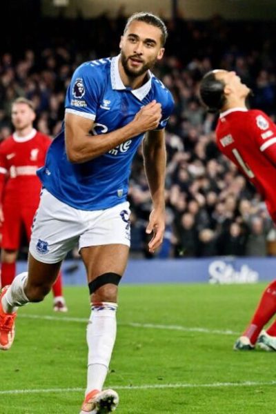 Liverpool title hopes crumble with Everton loss as furious Klopp let down by four players | Football | Sport