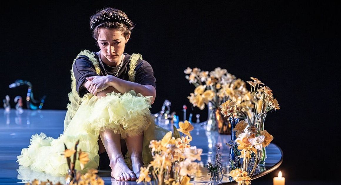 The Glass Menagerie review: An exquisite production conveying authentic emotion | Theatre | Entertainment