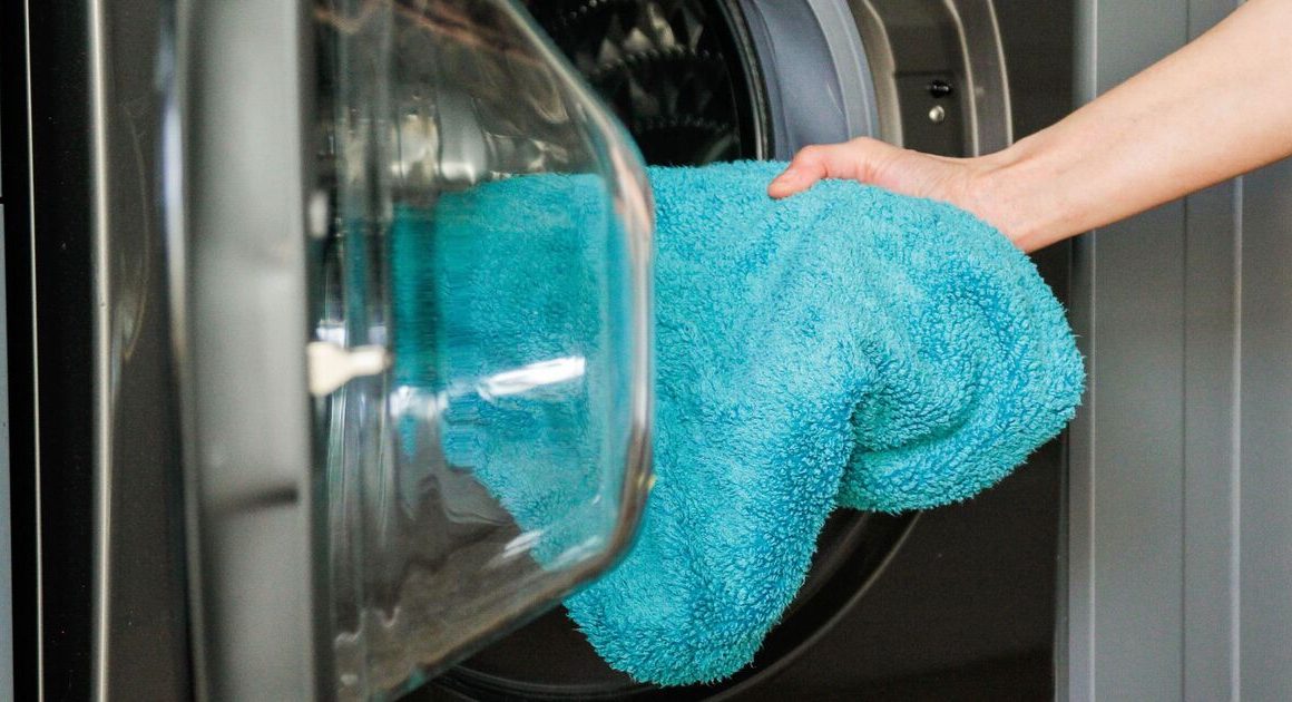 How to use white vinegar properly to soften towels with expert’s ‘tried and tested’ method