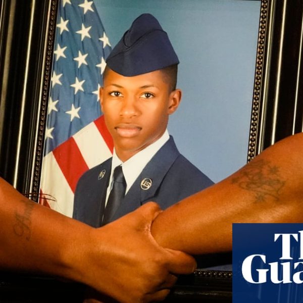 Family of US airman killed by Florida police dispute sheriffâs narrative | Florida