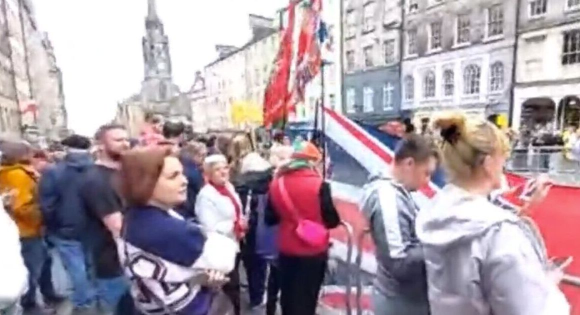 King Charles fans hit back at Edinburgh anti-monarchy mob | Royal | News