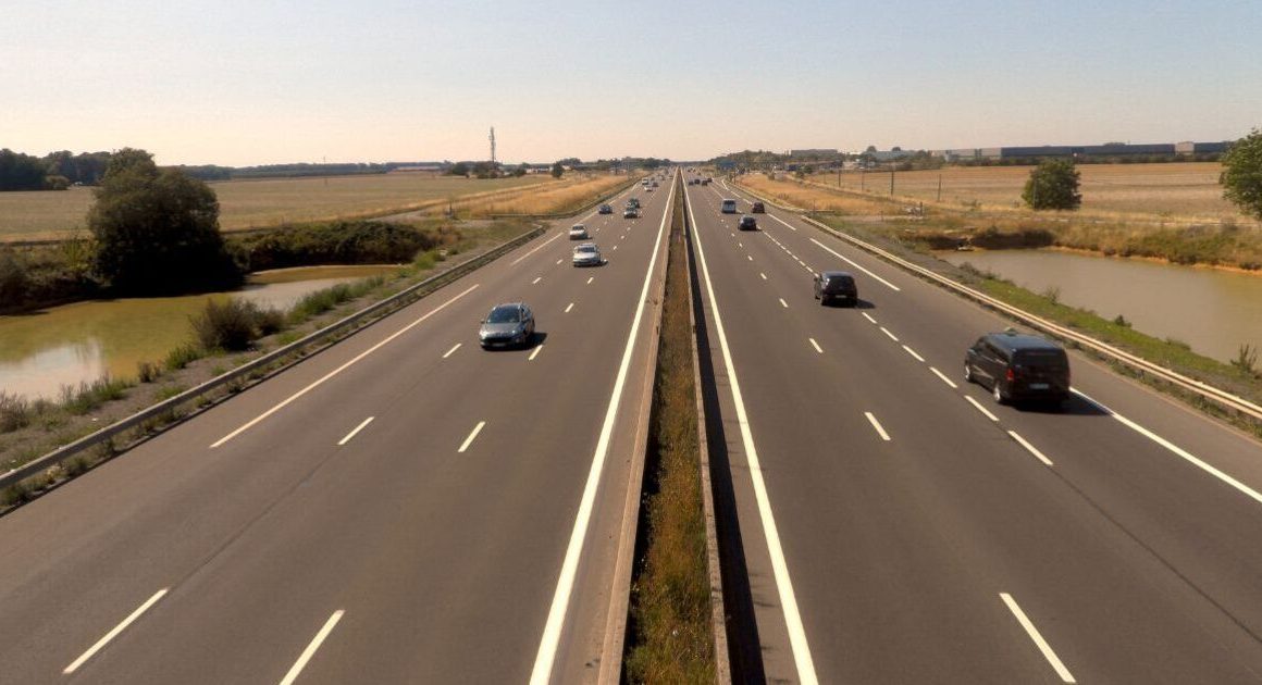 UK’s ‘longest straight road’ goes 18 miles without turning | UK | News