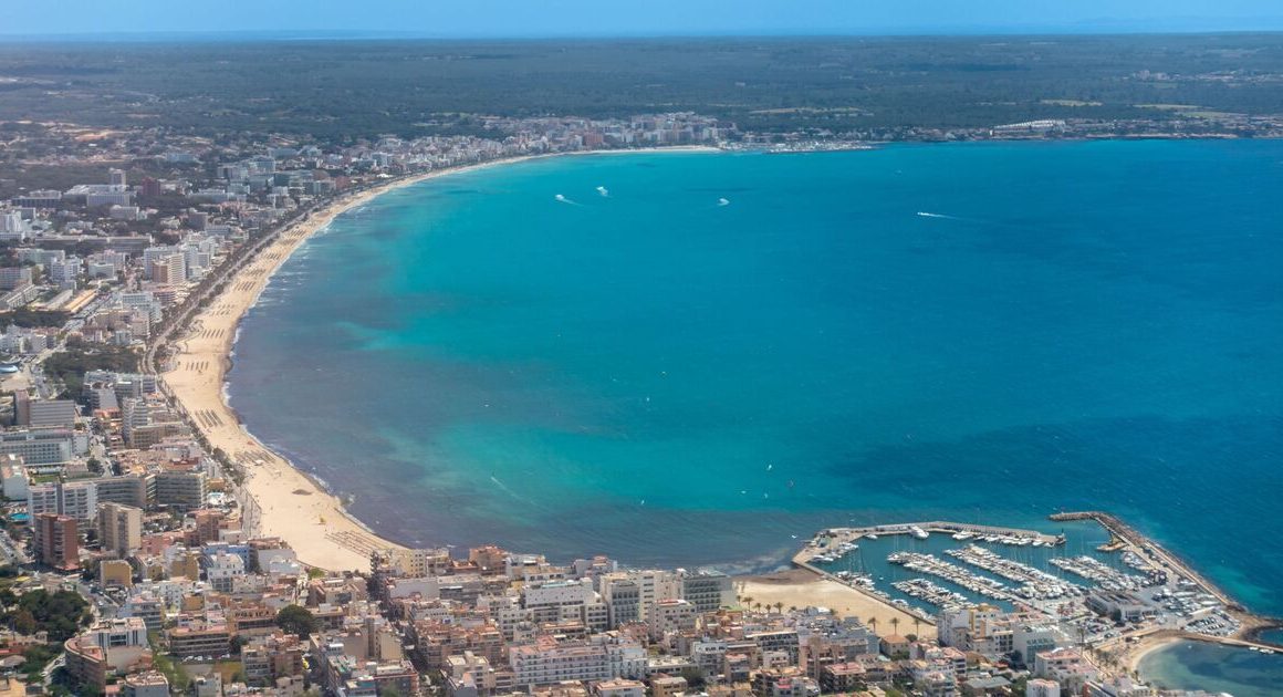 Spain holiday horror as British tourist plunges from hotel balcony | World | News